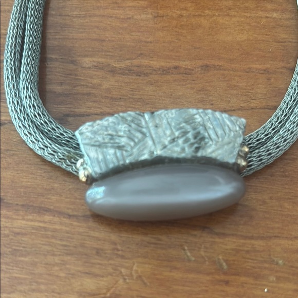 Elegant Silver Necklace with Pink Stone - Picture 2 of 3